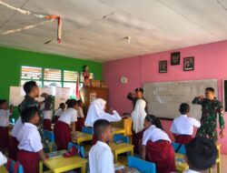 Peduli Kesehatan Anak-anak, Satgas Yonarmed 1 Kostrad Berikan Edukasi Sikat Gigi Sehat