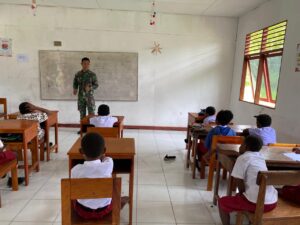 Peduli Pendidikan, Satgas Pamtas Yonif 132/BS Mengajar Siswa di Perbatasan