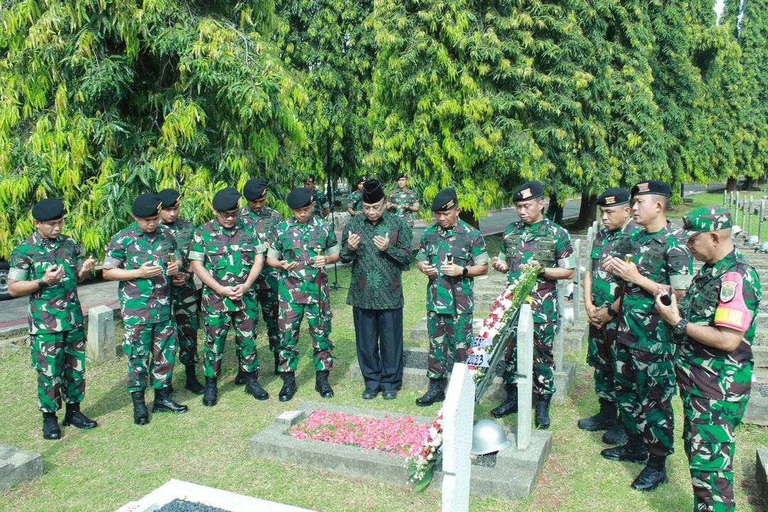 Kenang Jasa Pahlawan, Yonkav 1 Kostrad Ziarah TMP Kalibata