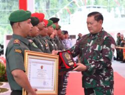 Raih Prestasi Membanggakan, Prajurit TNI AD Terima Penghargaan dari Panglima TNI