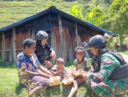 Honai Honai Jadi Sasaran Prajurit R 303 Kostrad, Warga Mayuberi Gembira