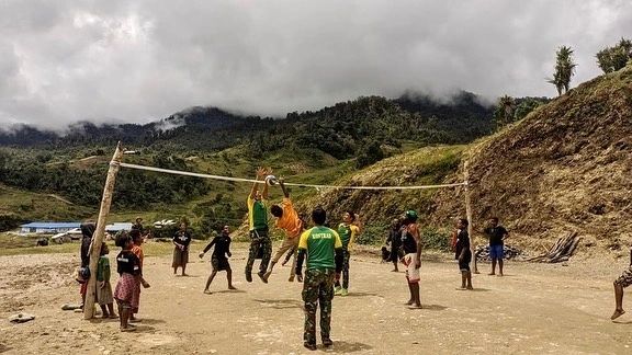 Sehat Bersama Warga, Prajurit Kostrad Olah Raga Bersama Warga Nduga