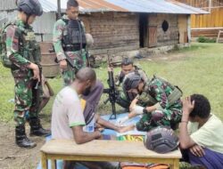 Prajurit Kostrad Sasar Warga Kampung Putagaima, Layani Warga Menderita Sakit