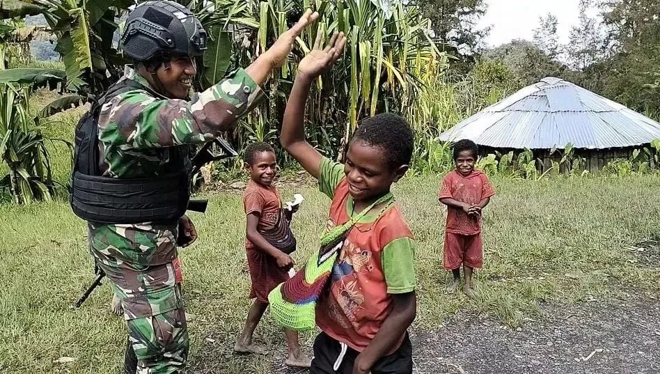 Kenalkan Dunia Militer Ķepada Anak Anak SD, Yonif R 515 Kostrad