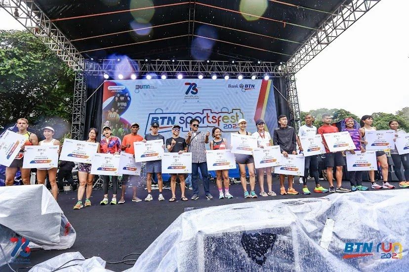 Raih Juara 3 Lomba Lari 21K, Pelari Yonif R 323 Kostrad