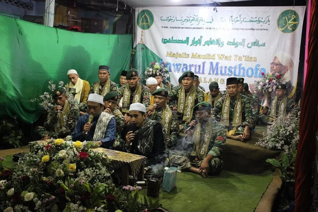 Meningkatkan Kemanunggalan TNI-Rakyat, Tim Hadroh Yonbekang 2 Kostrad Tampil dalam Peringatan Isra' Mi'raj Nabi  SAW di Wilayah Lesanpuro Malang