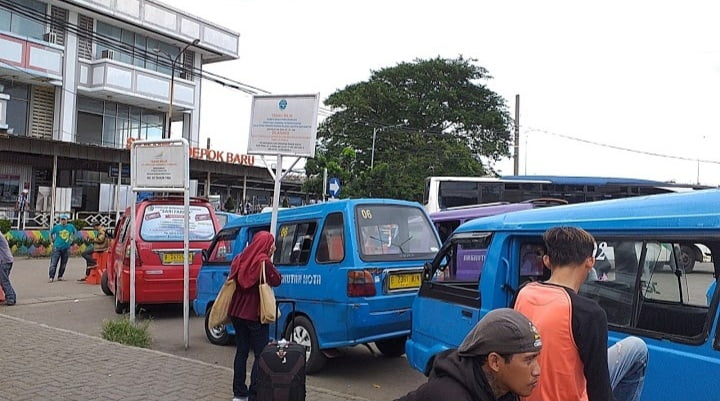 Nasip Supir Angkot di Depok Tidak Beroperasi Kembali