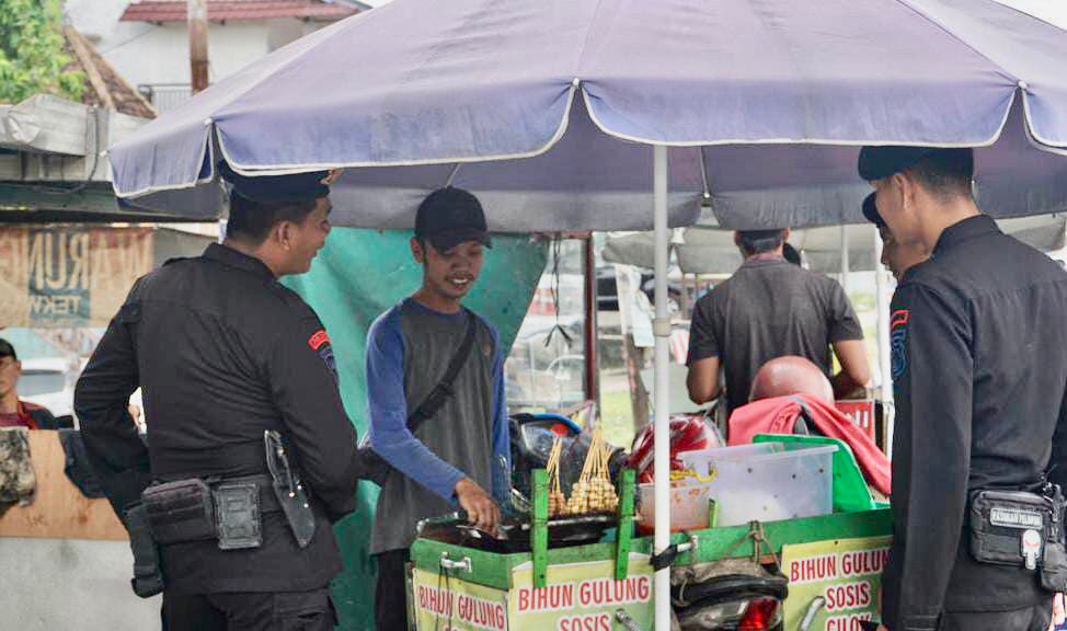 Pastikan Sitkamtibmas Kondusif, Brimob Sumsel Laksanakan Patroli di Wilayah Ogan Ilir