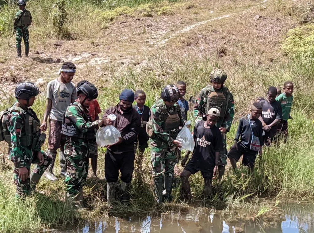 Gizi Terpenuhi Pendapatan Bertambah Di Nduga, Sambut HUT Kostrad Ke-62 Bibit Ikan Dari Prajurit Kostrad