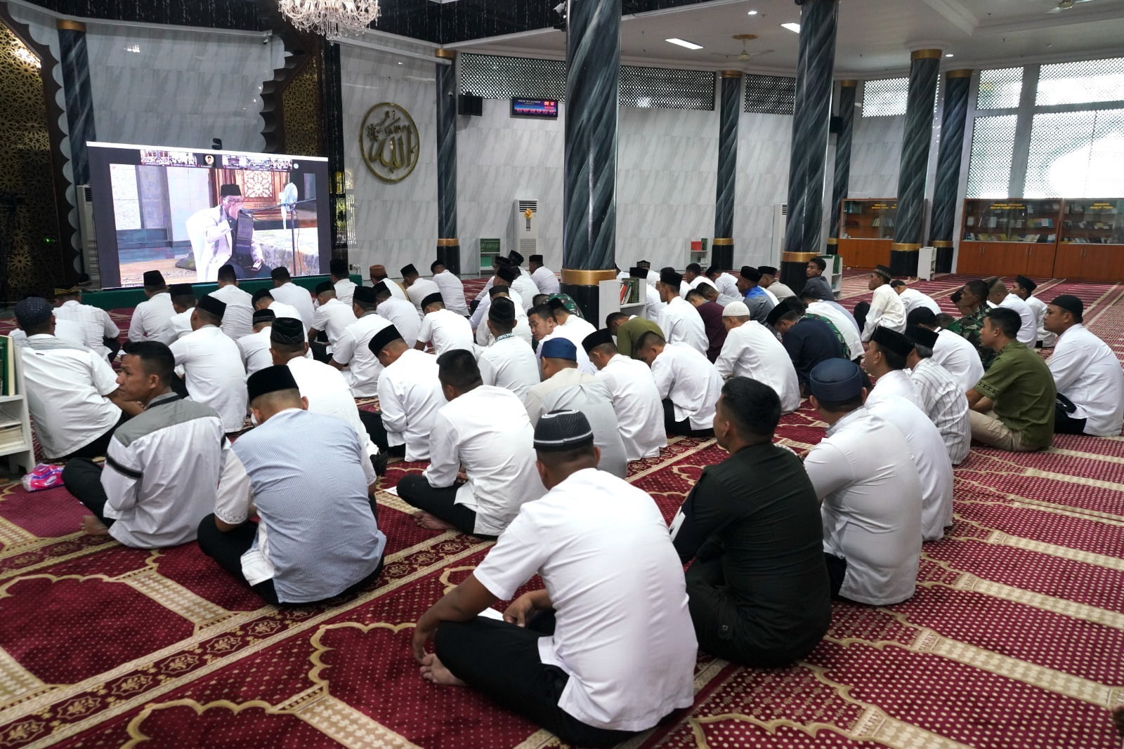 Kaskostrad Mayor Jenderal TNI Muhammad Nur Rahmad Pimpin Istighosah Kubra di Masjid Asy Syuhada Makostrad