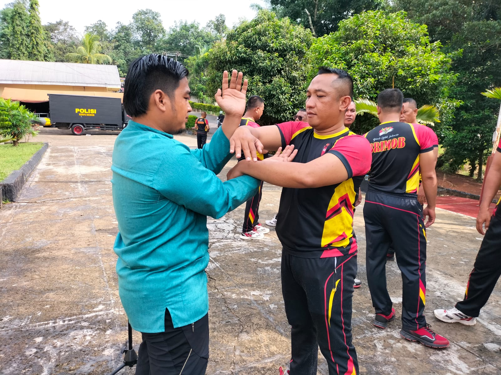 Tingkatkan Kemampuan, Personel Brimob Sumsel Rutin Latihan Bela Diri Wing Chun