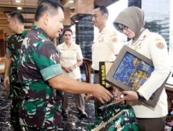 Pangkostrad Letjen TNI Maruli Simanjuntak, M.Sc., Hadiri Launching Aplikasi Super ETWP AD dan Pembagian Seragam PNS AD