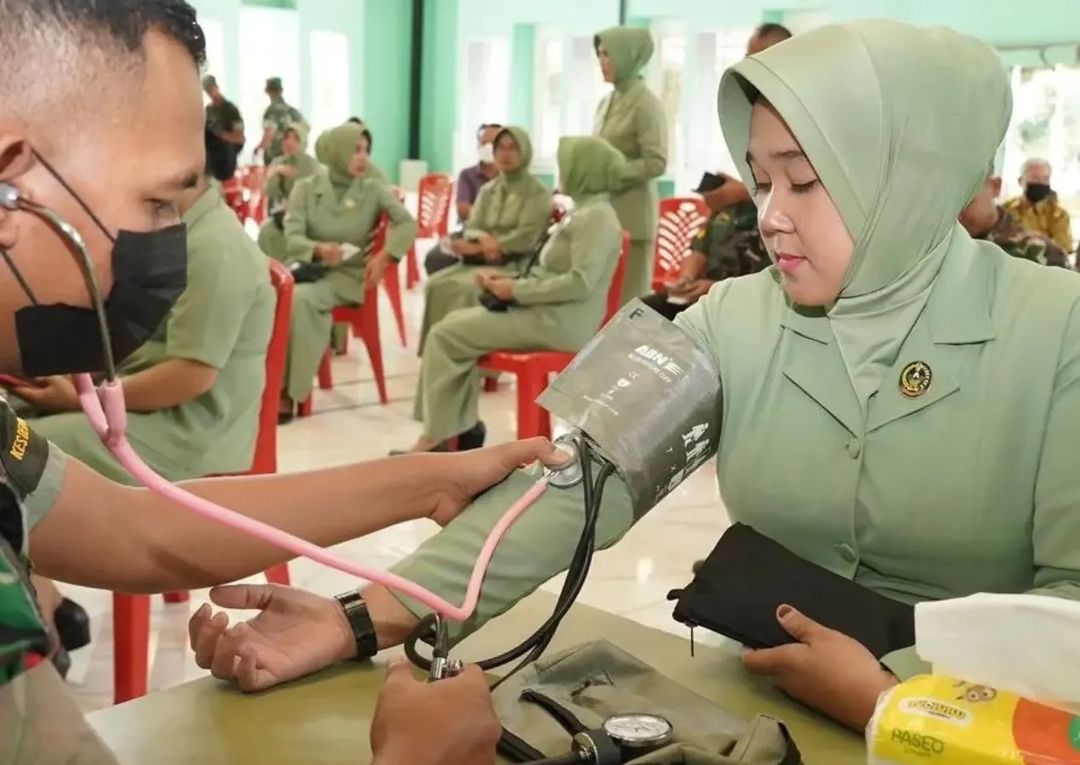 Perkuat Imunitas dan Tingkatkan Titer Antibodi, Klinik Pratama Divif 1 Kostrad Berikan Vaksin Prajurit dan Persit