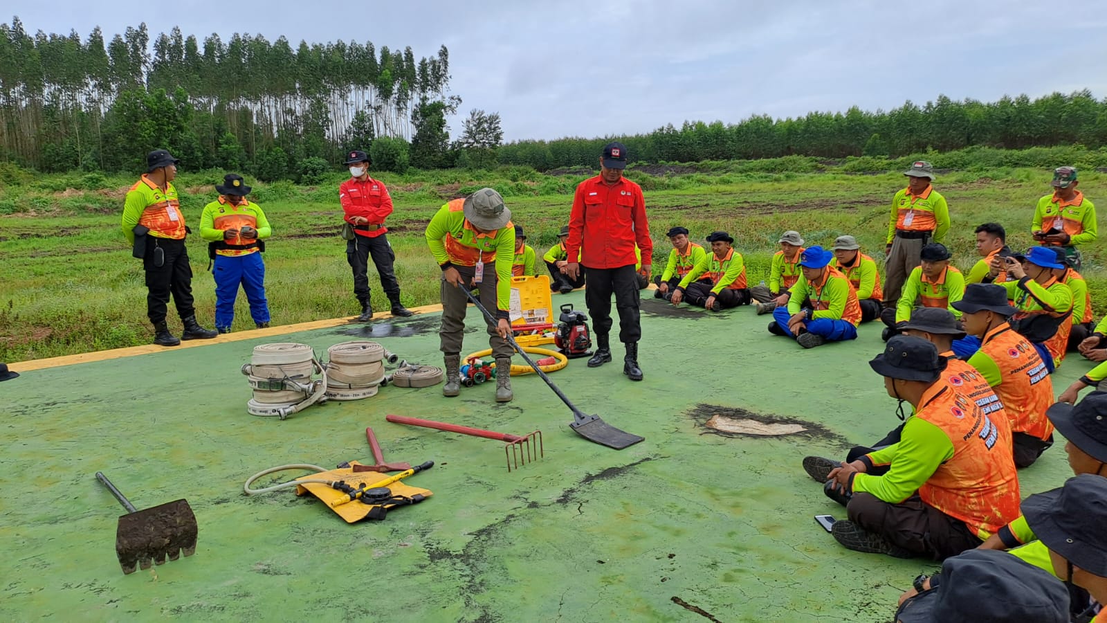 BRIMOB SUMSEL IKUTI LATIHAN GABUNGAN PENANGANAN KARHUTLA TAHUN 2023 DI PT. OKI PULP & PAPER