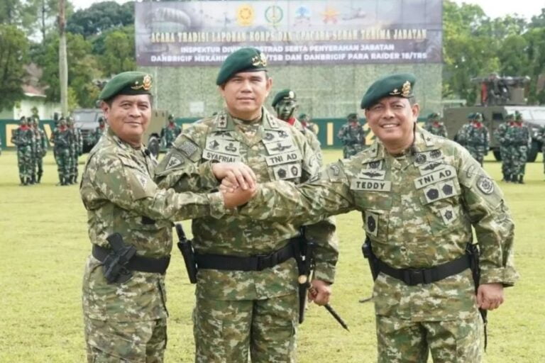 Pangdivif 2 Kostrad Mayor Jenderal TNI Syafrial, PSC., M.Tr.(Han), Pimpin Acara Tradisi Laporan Korps dan Upacara Serah Terima Jabatan