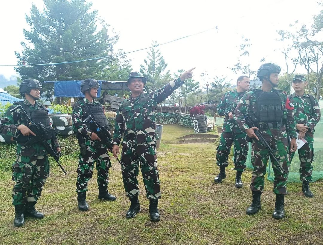 Kunjungi prajurit Kostrad,Asops Kasad Mayjen TNI Ainurrahman di perbatasan RI-PNG