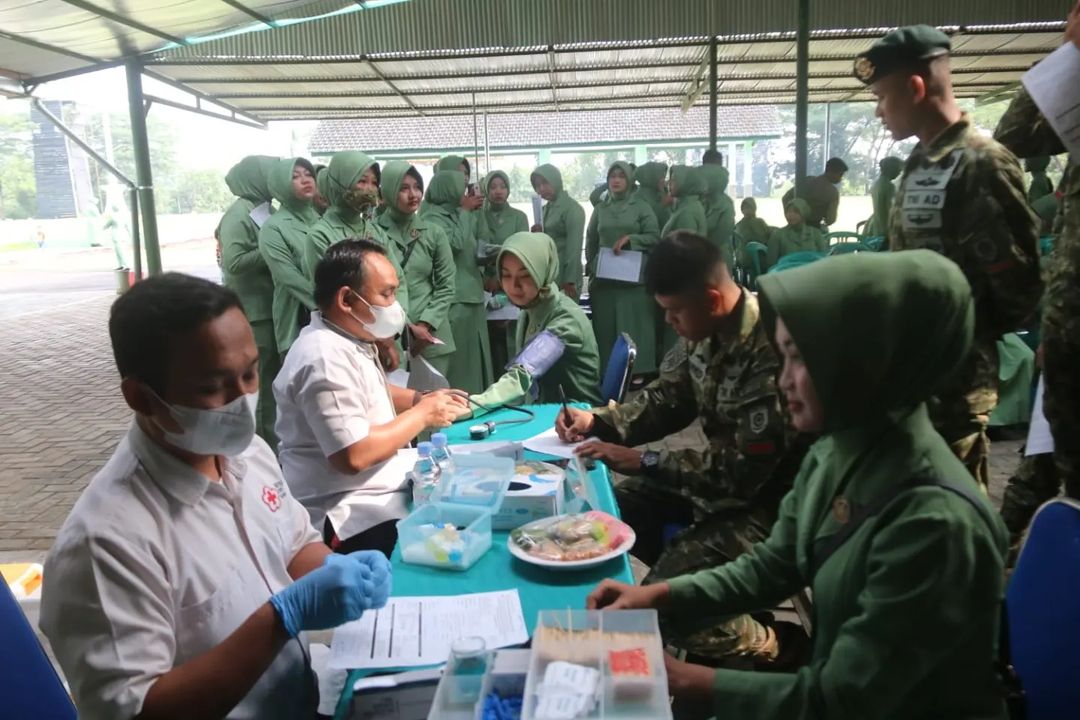 Darah Buaya Putih Untuk Kemanusiaan, PMI Kota Banjar Terima Sumbangan Darah Prajurit Raider 323 Kostrad