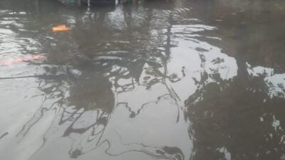 Dilanda Hujan Lebat komplek     Kp cabang Lio 04/04 karang asih Cikarang utara Terendam Banjir