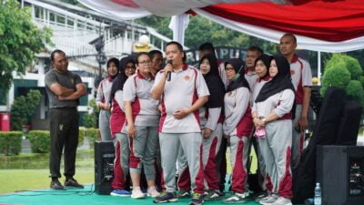 Prajurit dan PNS Makostrad Dengan Guyuran Hujan, Semangat dan Antusias di Hari Ulang Uahun ke-53 Pangkostrad Letjen TNI Maruli Simanjuntak, M.Sc.,