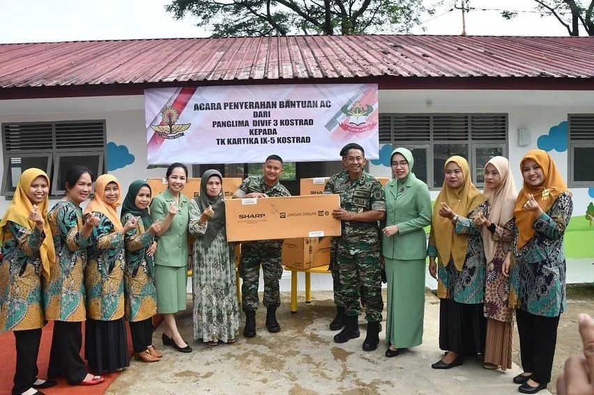 Belajar Siswa Siswi TK Kartika IX-5 Kostrad Nyaman dan Semangat, Pangdivif 3 Kostrad Mayor Jenderal TNI Novi Helmy Prasteya, S.I.P., M.I.P. Sumbang AC