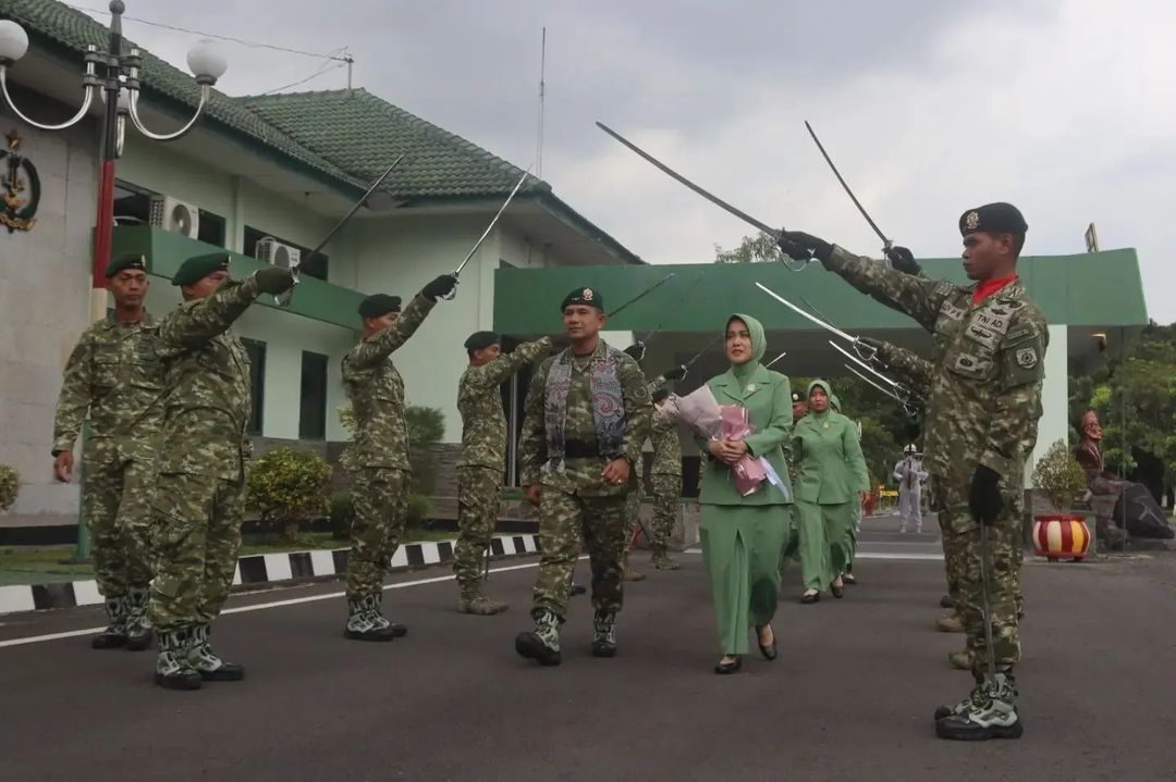 Tradisi Satuan Mengantar Purna Tugas Kolonel Inf Andrian Siregar, S.I.P., M.Han. Sebagai Danbrigif MR 6 Kostrad
