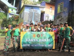 Bersama Masyarakat, Prajurit Menarmed 2 Kostrad Galakkan Karya Bakti