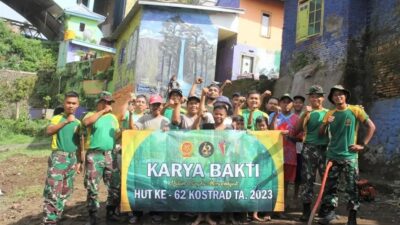 Bersama Masyarakat, Prajurit Menarmed 2 Kostrad Galakkan Karya Bakti