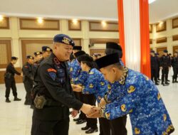 Kepala Biro Perencanaan Administrasi dan Operasional Korbrimob Polri Brigjen Pol. Drs. Rudy Harianto, M.Si., memimpin upacara pengambilan sumpah janji