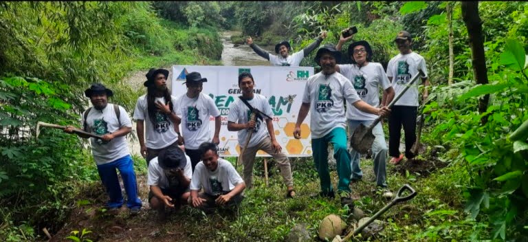 PKB Bondowoso Tanam Pohon Di Aliran Sungai Sampean