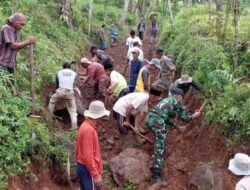 Untuk Mempermudah Akses Transportasi, Kades Ardisaeng H.Su’udi Buat Jalan Tembus Antar Dusun