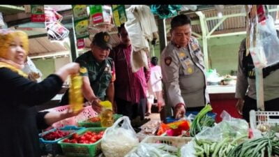 Polresta Malang Kota Patroli Dialogis di Pasar Tradisional Cek Ketersediaan Bahan Pangan