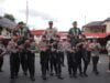 Soliditas, Kapolres Jember Lepas Sambut Dandim 0824 Dengan Gendong Komando
