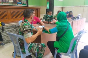 Anggota TNI Persit Dan PNS Kodim 0822 Mendapat Vaksinasi Booster