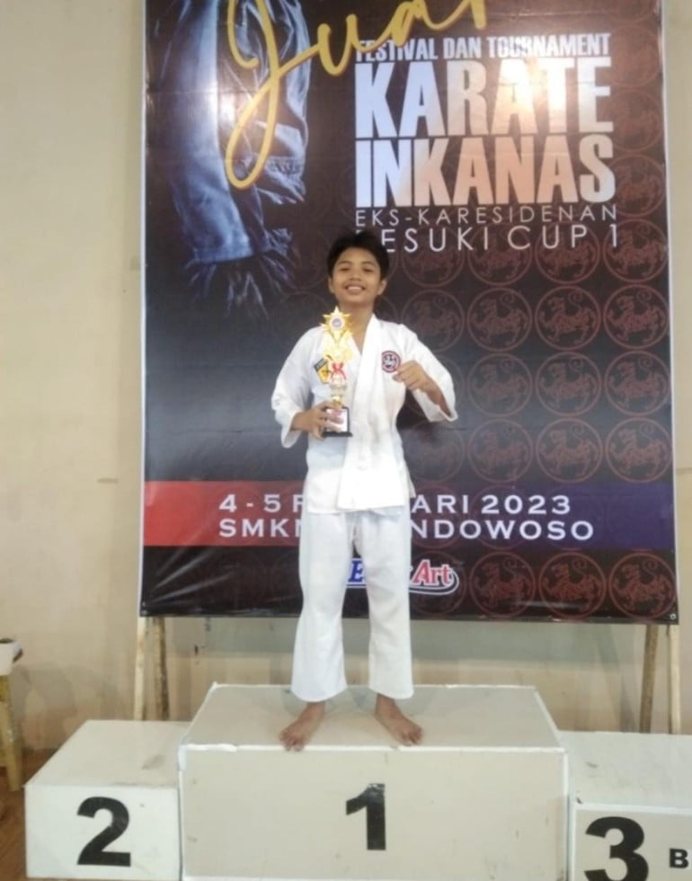 Bintang Raih Juara Satu Karate Inkanas Cup 1