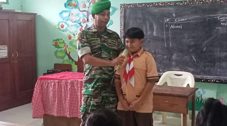 Kedekatan Babinsa Serda I Nengah Dengan Siswa Binaan