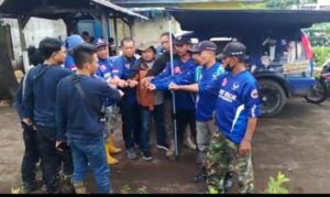 Garda Pemuda Nasdem Bantu Warga Sempol Ijen