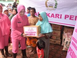 Tanggap Bencana, Yayasan Kemala Bhayangkari Jawa Timur Berikan Bantuan Korban Banjir di Bondowoso