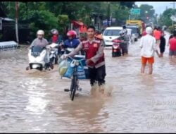 Polres Ponorogo Siagakan Personel 24 Jam Bantu Tangani Banjir