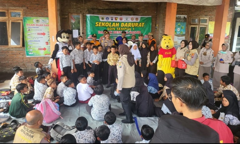 Polres Bondowoso Turunkan Tim Trauma Hilling di Sekolah Darurat Sempol