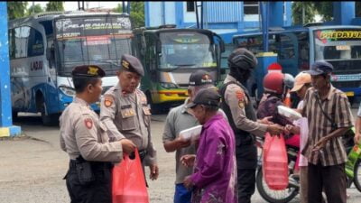 Polres Situbondo Bikin Senyum Bahagia Pekerja Jalanan Dengan PASABER