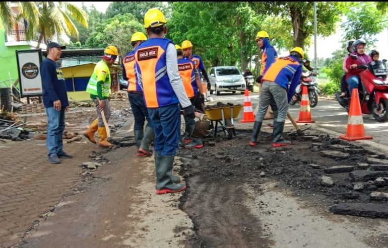 Ketua DPAC PKB Kota Turun ke Lokasi Banjir Pancoran