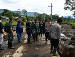 Telusuri Lokasi Banjir Ijen, Dandim 0822 Bondowoso Ingatkan Warga Selalu Waspada