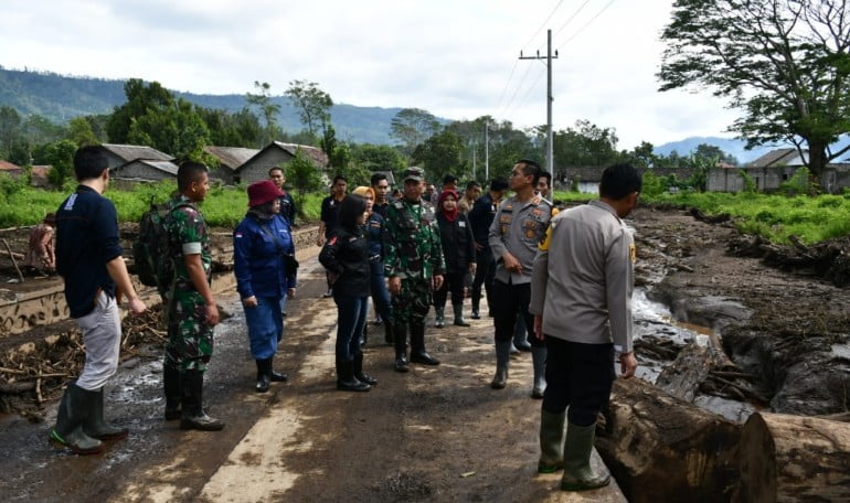 Telusuri Lokasi Banjir Ijen, Dandim 0822 Bondowoso Ingatkan Warga Selalu Waspada