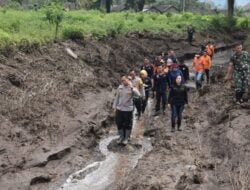 Kapolres Bersama Dandim 0822 Bondowoso Menyusuri Aliran Sungai Luapan Banjir Ijen