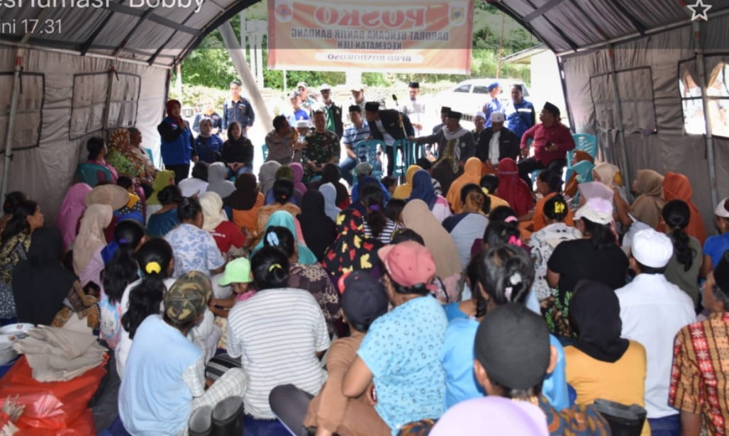 Kapolres Bersama Dandim 0822 Bondowoso Dampingi Ketua MUI dan PCNU Berikan Tausyiyah dan Bantuan Kepada Korban Banjir Ijen