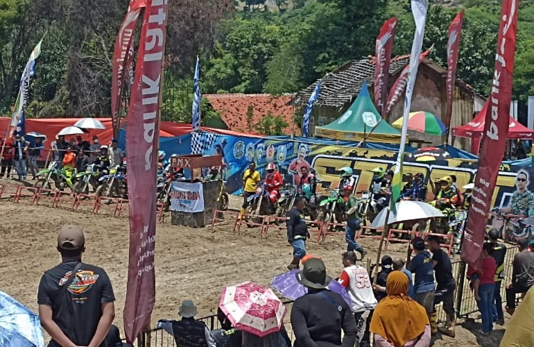 Crosser Asal Mancanegara Semarakkan Gelaran final "Dandim Cup" Grasstrack & Motocross Championship 2023 di Situbondo