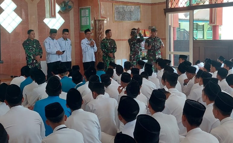 Serka Mulyadi Sosialisasikan Rekrutmen Prajurit TNI AD Jalur Santri