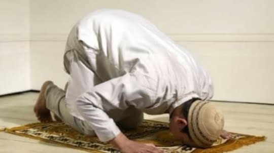 Intensitas Ibadahnya Seorang Muslim Sebagai Tanda Ma'rifat Pada Diri Seorang Muslim