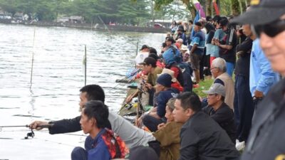 Manunggal Bersama Rakyat Di Kolam Pancing, Lomba Mancing Meriahkan HUT Ke-62 Kostrad