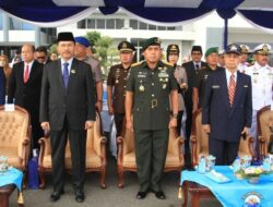 Kasdivif 2 Kostrad Brigadir Jenderal TNI Primadi Saiful Sulun, S.Sos., M.Si., Hadiri Serah Terima Jabatan Pangkoarmada II di Dermaga Ujung Surabaya